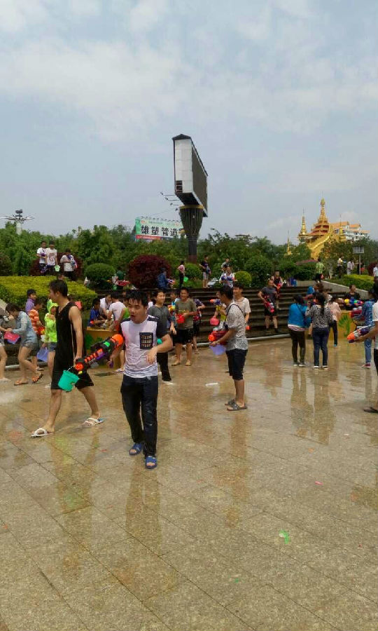 傣族潑水節(jié)3.jpg 傣族潑水節(jié)3.jpg